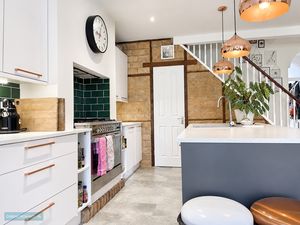 Kitchen- click for photo gallery
